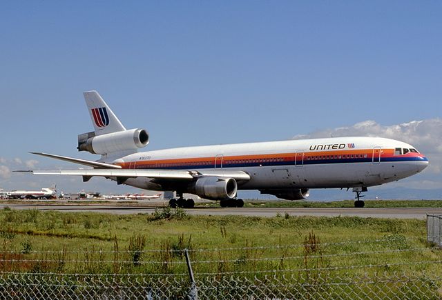 самолет DC10