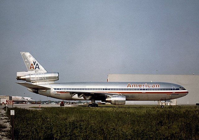 Самолет DC-10